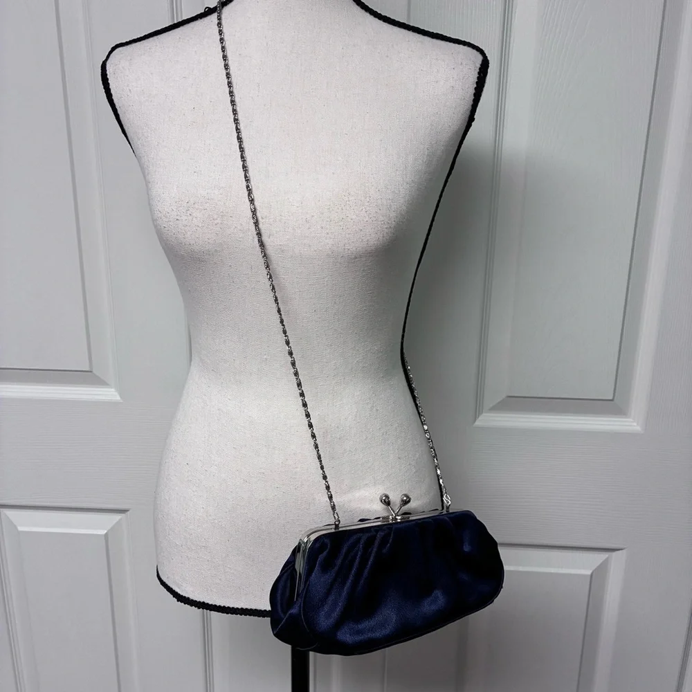 NWOT Jessica McClintock Silk evening clutch purse w/drop in silver chain